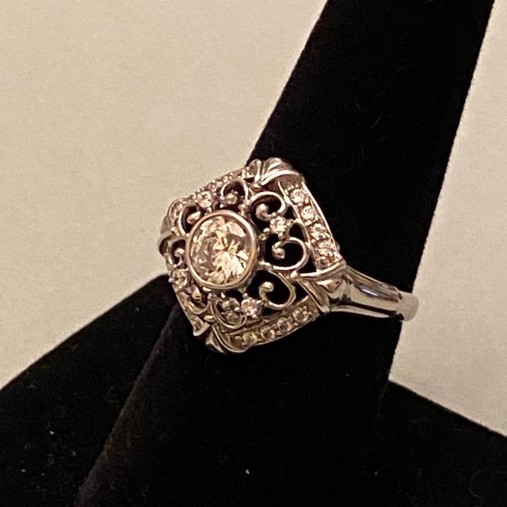 Elegant Sterling Silver Filigree & Cubic Zirconia ring, Size 8